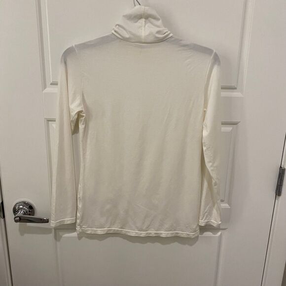 Uniqlo Women's Long Sleeve Heattech Turtleneck Top. White. Large. Comfy, Casual - Picture 7 of 11